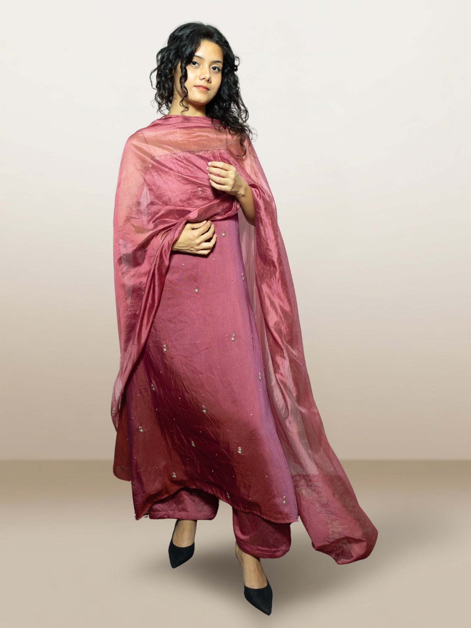 Nawaabiyat A line Strip kurta set with handcrafted Zari zardozi work