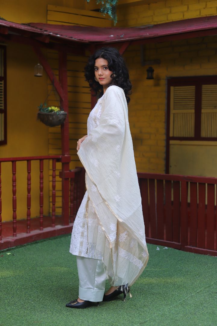 Safed-E-Noor, Kurta Set Handcrafted Chikankari Embroidery