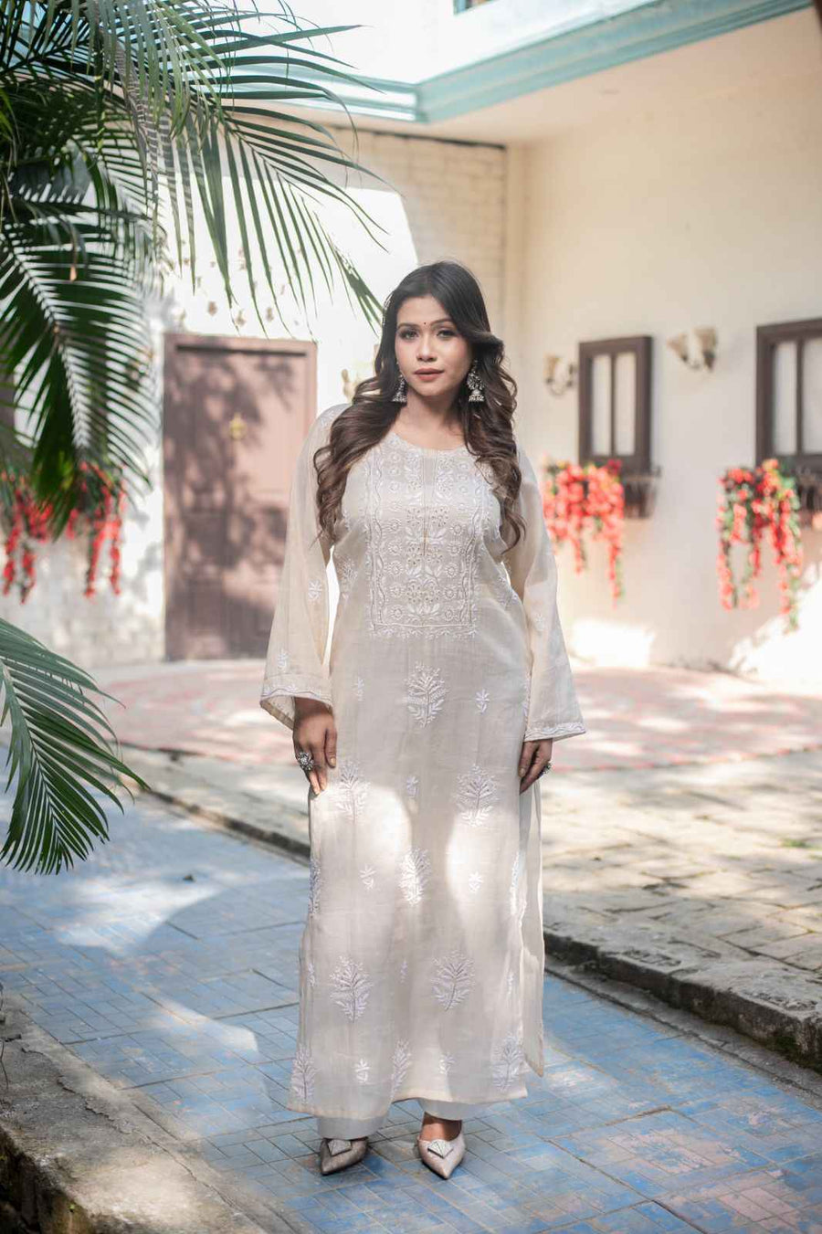 Zarnoor-  Ivory Handcrafted Tissue silk Chikankari Kurta Set with Dupatta and Bottom